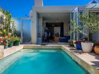  of property in Bloubergstrand