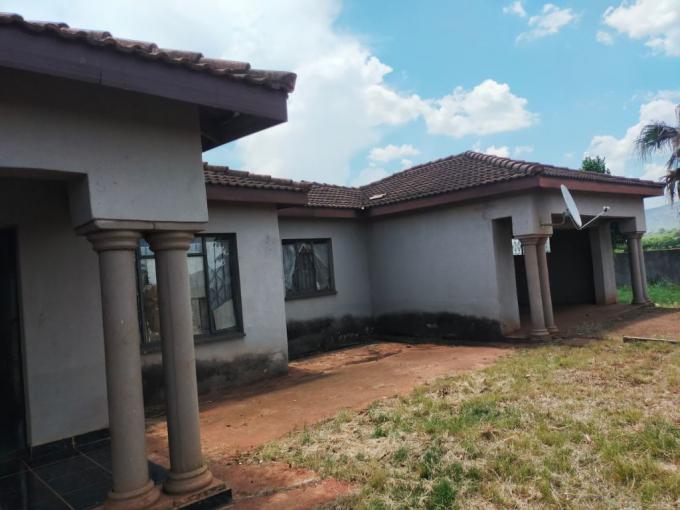 4 Bedroom House for Sale For Sale in Thohoyandou - MR661786