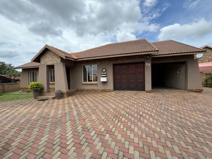 3 Bedroom House for Sale For Sale in Waterval East - MR661795