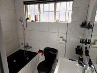 Main Bathroom - 4 square meters of property in Homestead Park