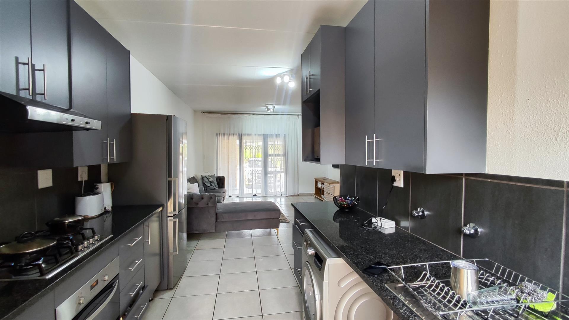 Kitchen - 8 square meters of property in Ravenswood