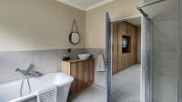 Main Bathroom - 10 square meters of property in Rynfield