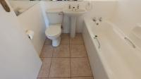 Bathroom 3+ - 5 square meters of property in Southbroom