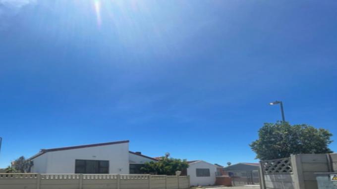 SA Home Loans Sale in Execution 3 Bedroom House for Sale in Strandfontein - MR661964