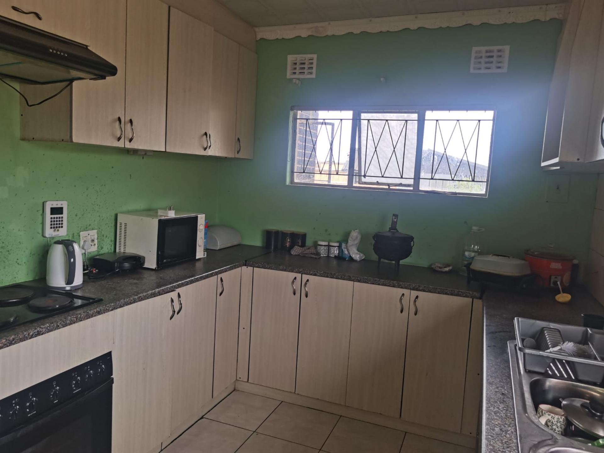  of property in Algoa Park