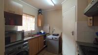 Kitchen - 8 square meters of property in The Reeds