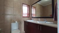 Main Bathroom - 5 square meters of property in Barbeque Downs