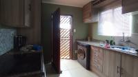 Kitchen - 6 square meters of property in Soshanguve East