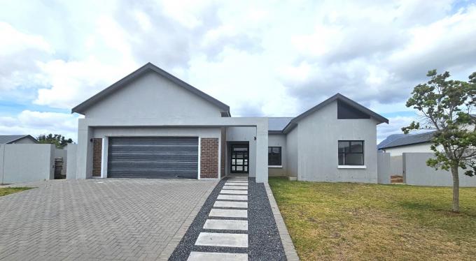 4 Bedroom House for Sale For Sale in Paarl - MR662298