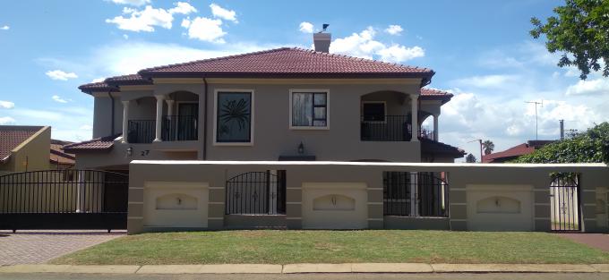 6 Bedroom House for Sale For Sale in Klippoortjie AH - MR662306