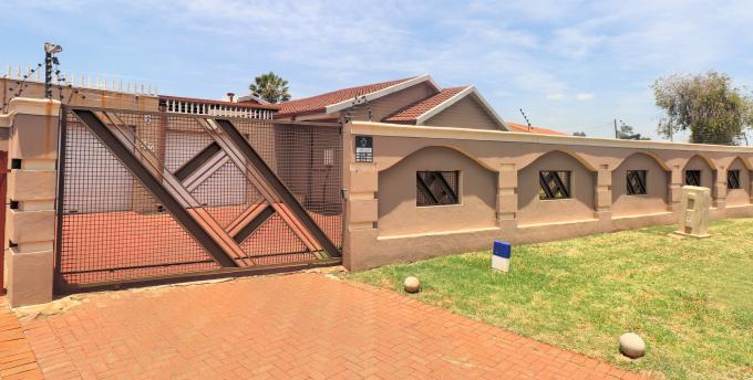 3 Bedroom House for Sale For Sale in Lenasia - MR662423