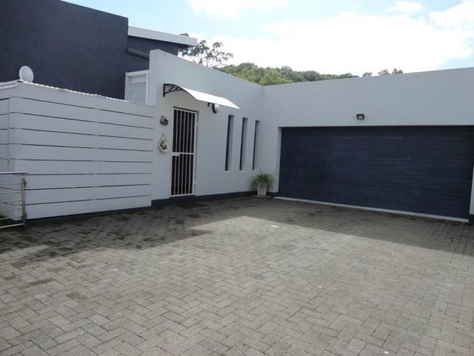 2 Bedroom Simplex for Sale For Sale in Nahoon Valley - MR662456