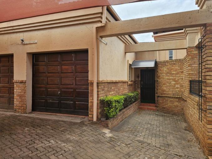 3 Bedroom Simplex for Sale For Sale in Safarituine - MR662468