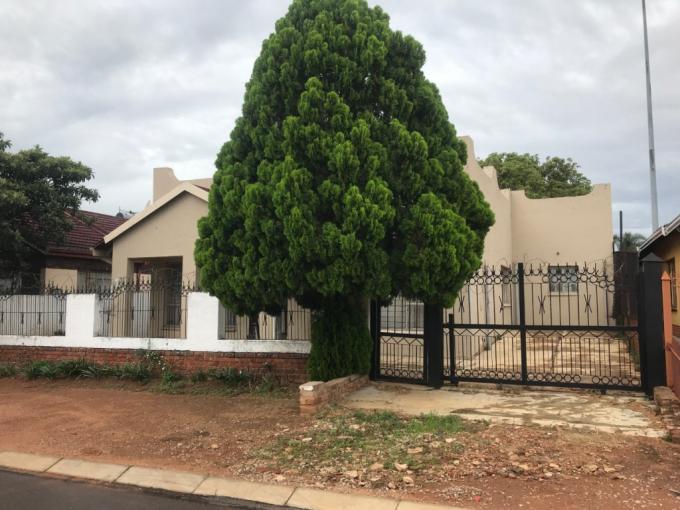 6 Bedroom House for Sale For Sale in Soshanguve - MR662470