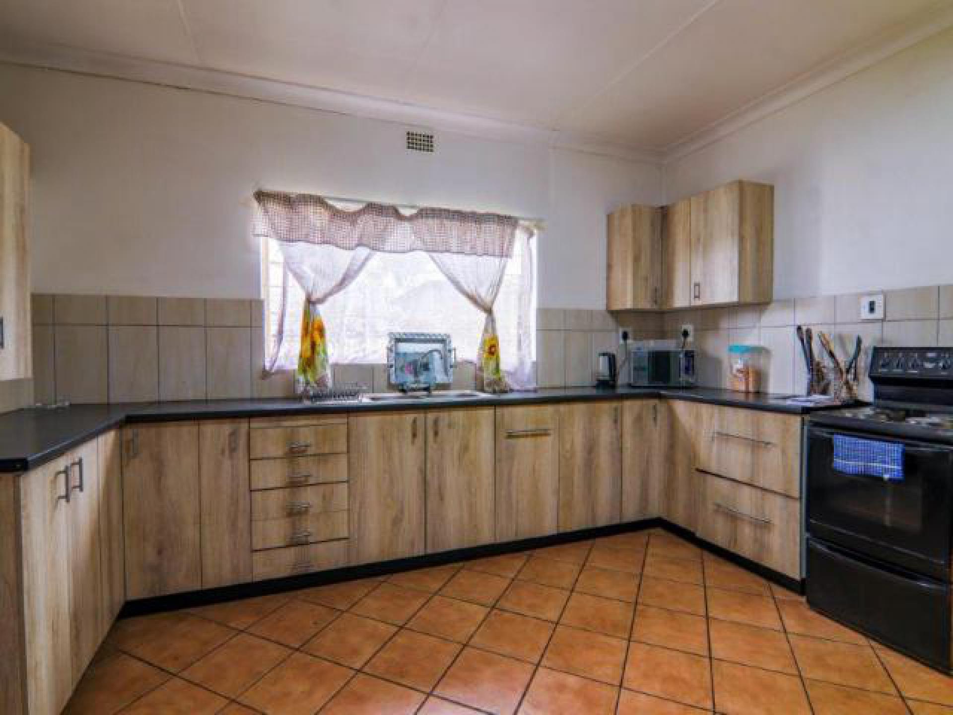 Kitchen - 30 square meters of property in Doringkloof