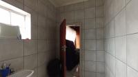 Bathroom 2 - 7 square meters of property in Bezuidenhout Valley