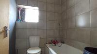 Bathroom 3+ - 7 square meters of property in Bezuidenhout Valley