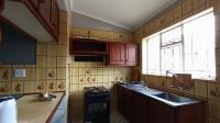 Kitchen - 21 square meters of property in Bezuidenhout Valley