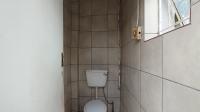 Bathroom 3+ - 7 square meters of property in Bezuidenhout Valley