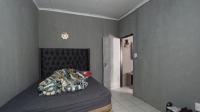 Bed Room 1 - 14 square meters of property in Bezuidenhout Valley