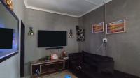 Lounges - 11 square meters of property in Bezuidenhout Valley