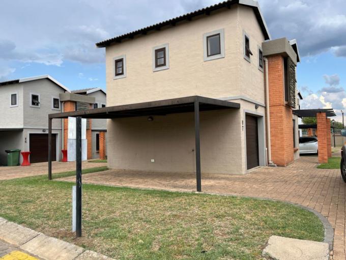 3 Bedroom Simplex for Sale For Sale in Waterval East - MR662604