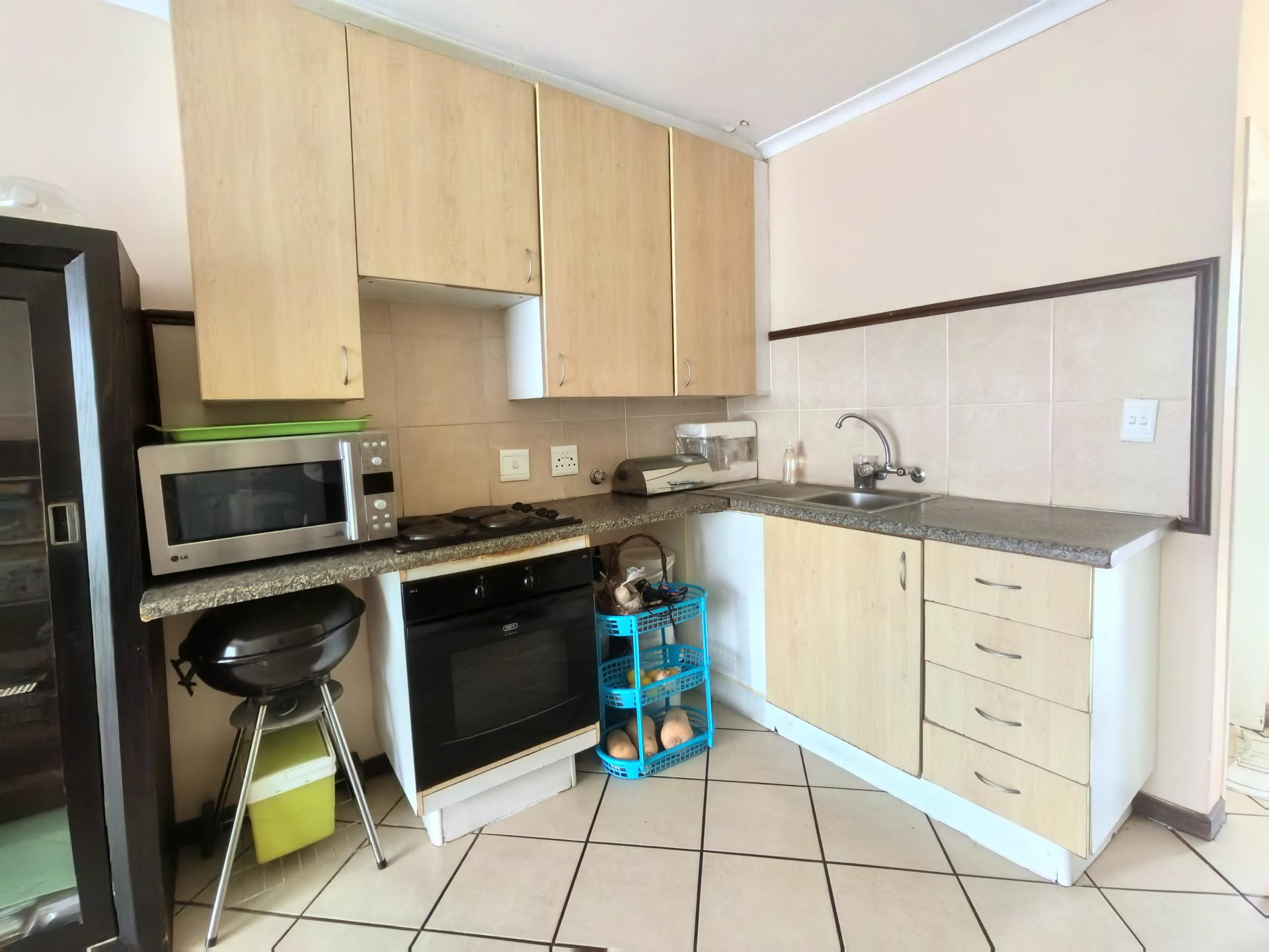 Kitchen of property in Karenpark