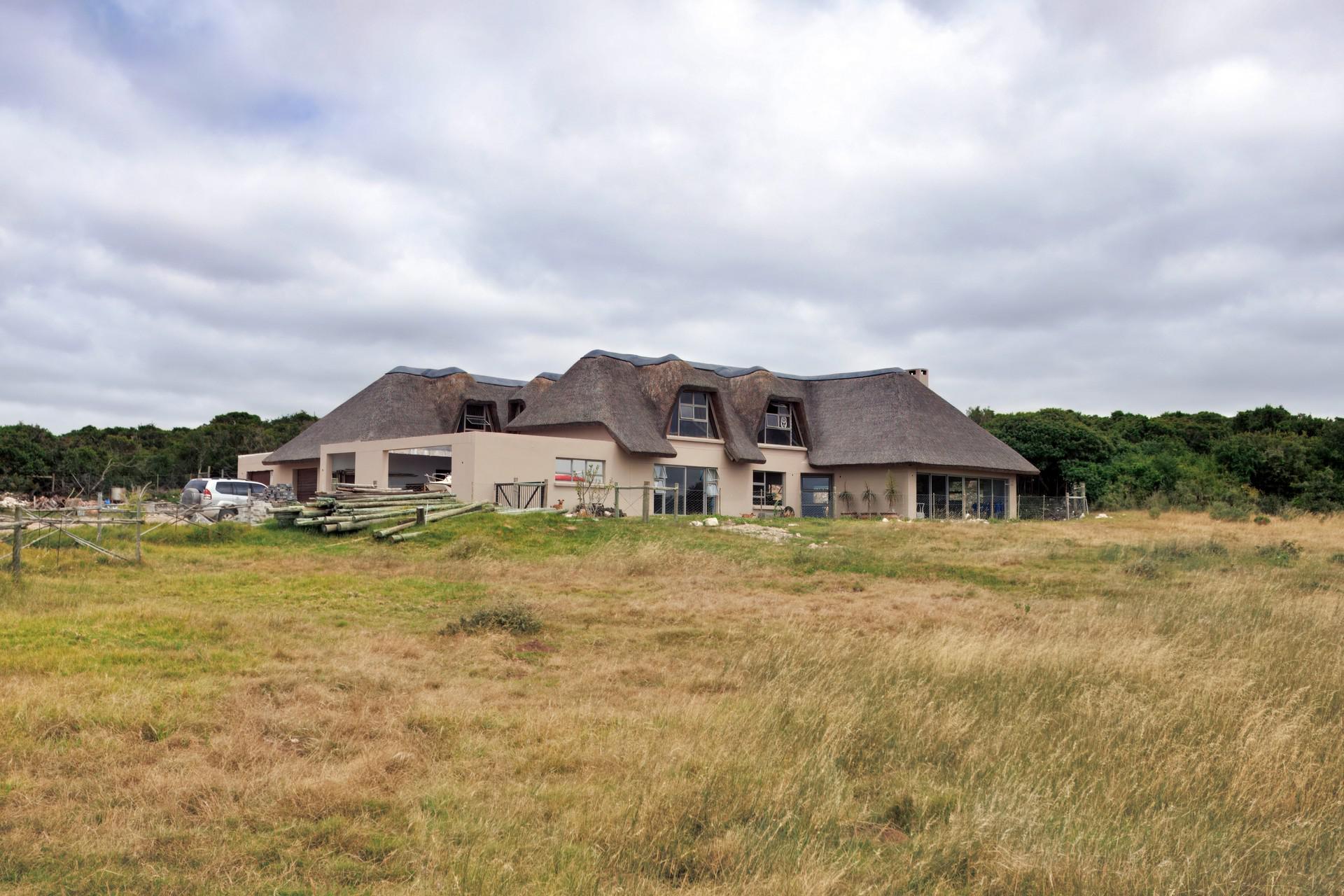  of property in Stilbaai (Still Bay)