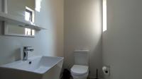 Guest Toilet - 2 square meters of property in Carlswald