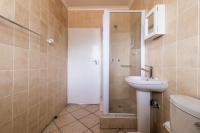 Bathroom 1 of property in Greenstone Hill