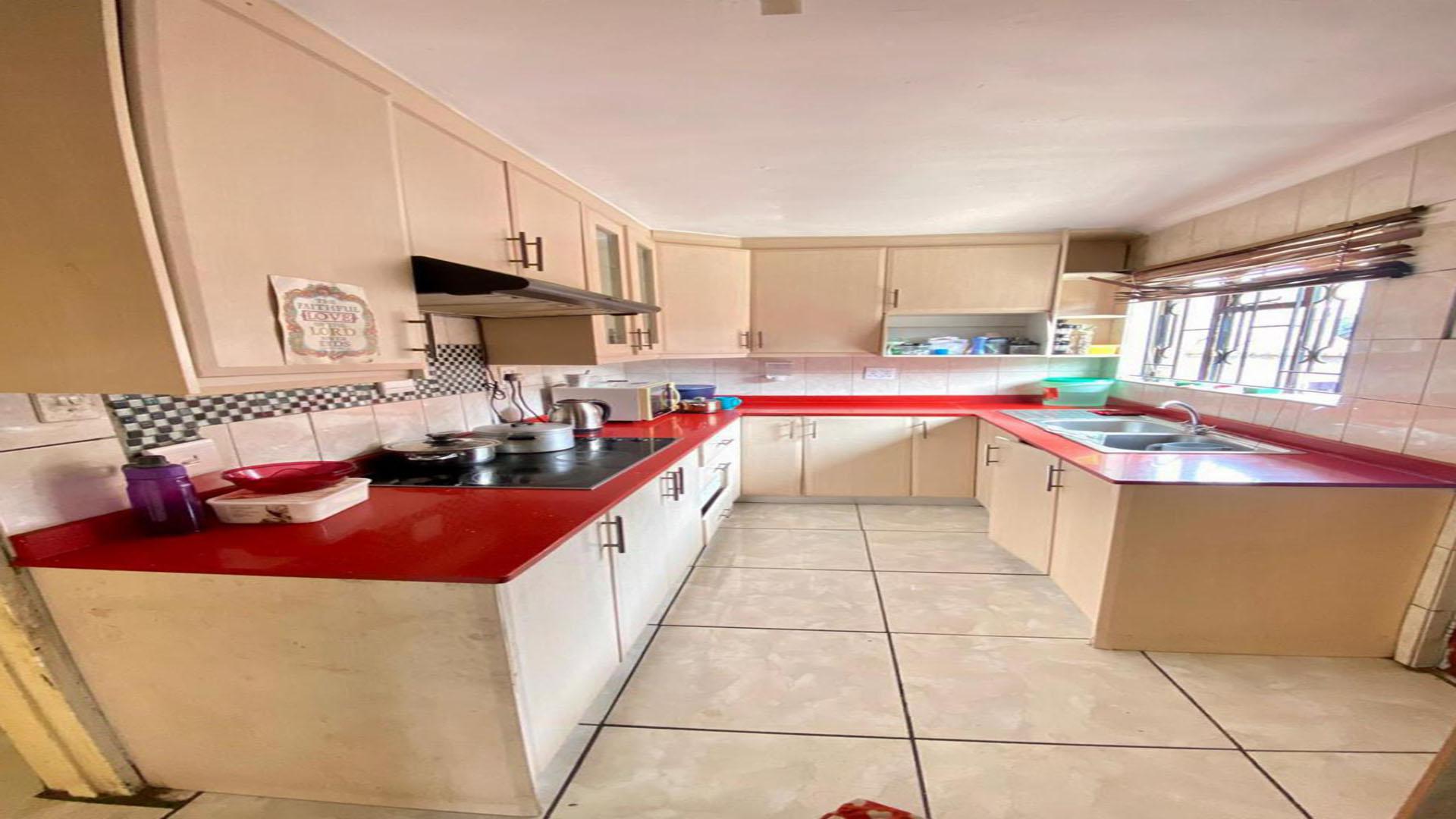 Kitchen of property in Dhlamini