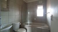 Bathroom 1 - 5 square meters of property in Heuweloord