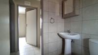 Bathroom 1 - 5 square meters of property in Heuweloord