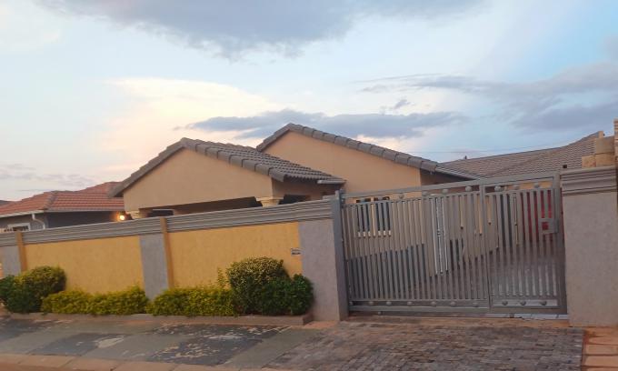 3 Bedroom House for Sale For Sale in Protea Glen - MR662858