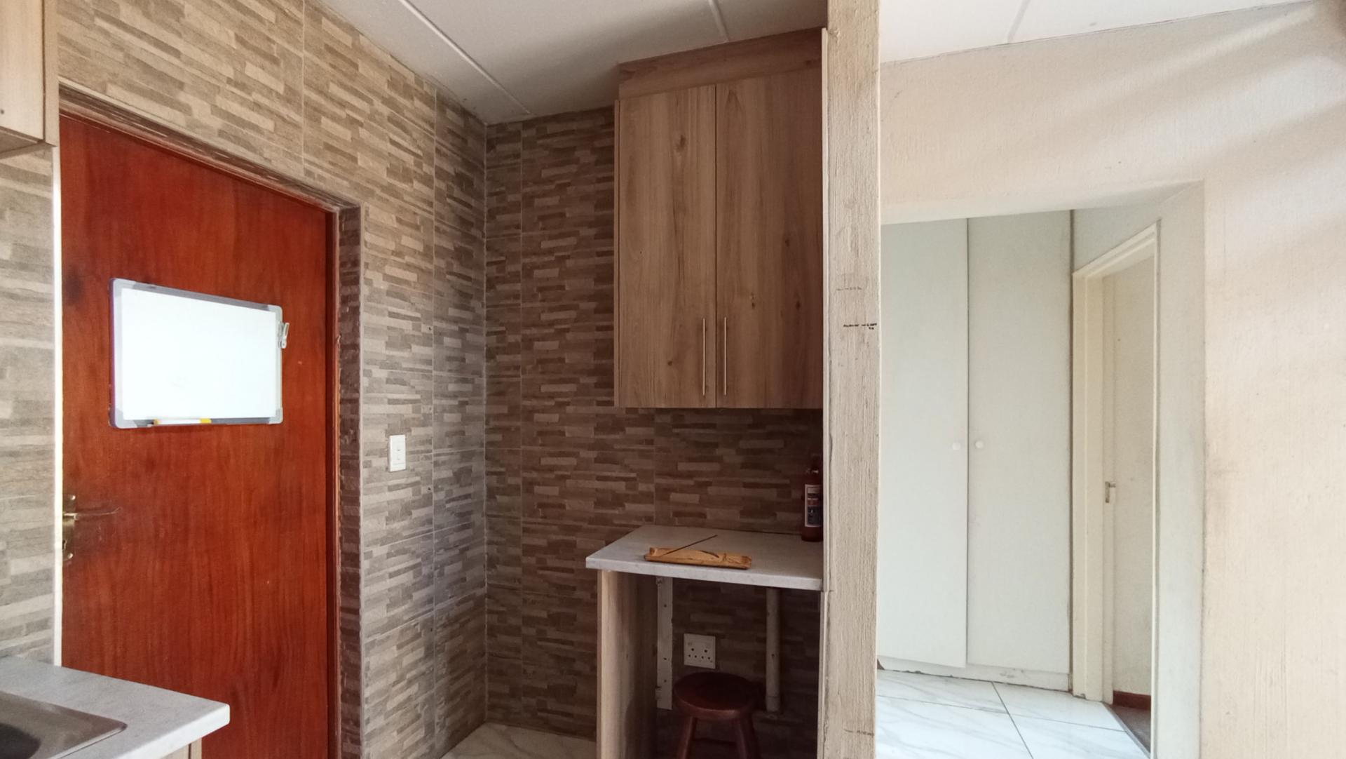 Kitchen - 9 square meters of property in Honey Park