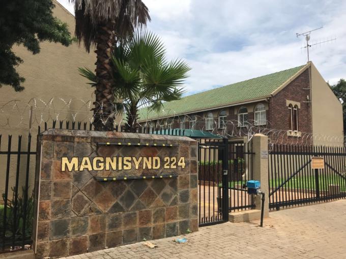 3 Bedroom Simplex for Sale For Sale in Pretoria North - MR662958