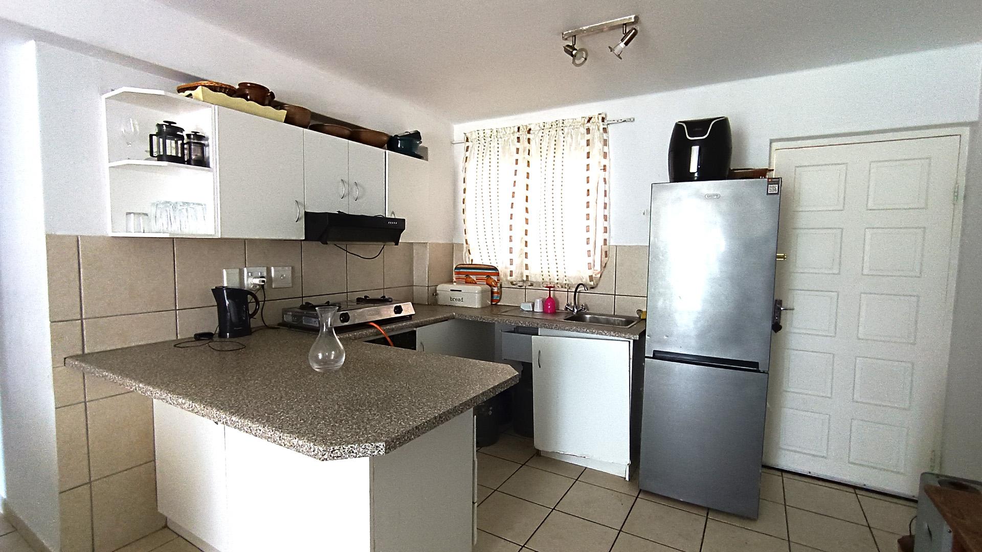 Kitchen - 10 square meters of property in Bosonia