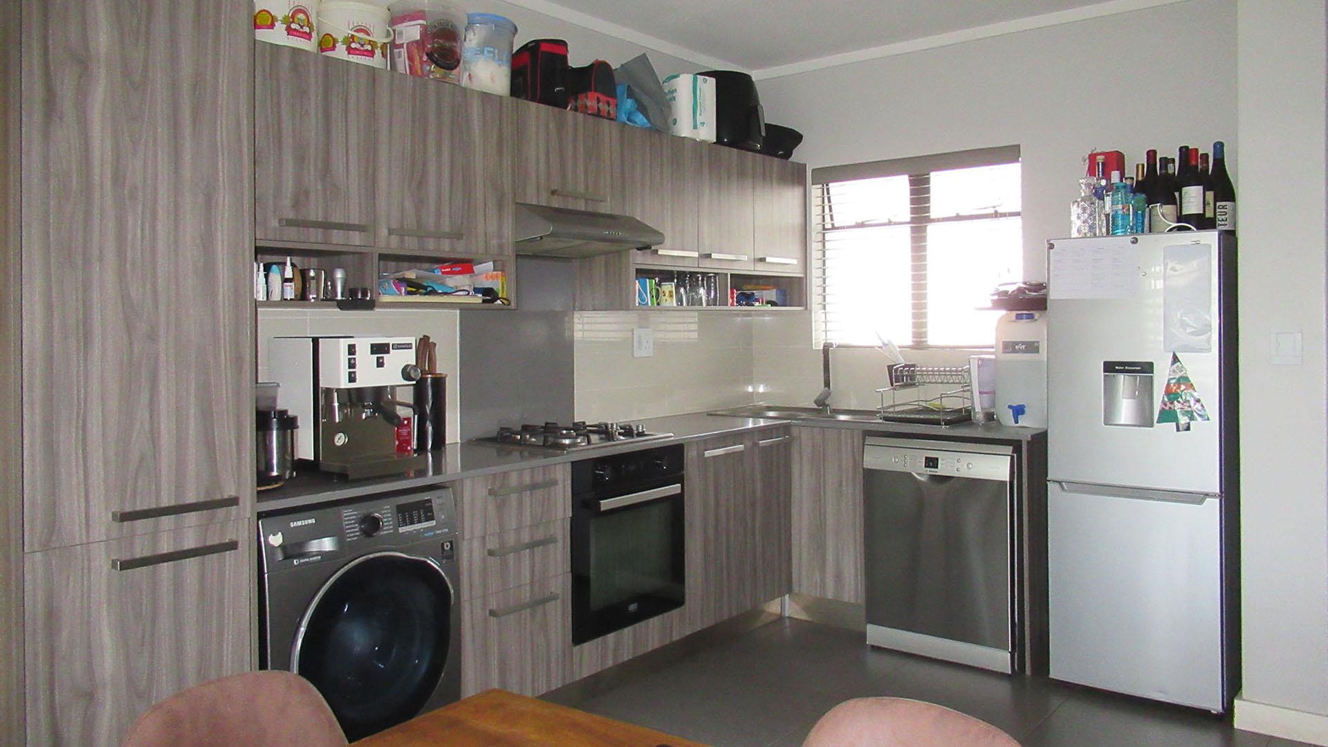 Kitchen - 13 square meters of property in Lone Hill