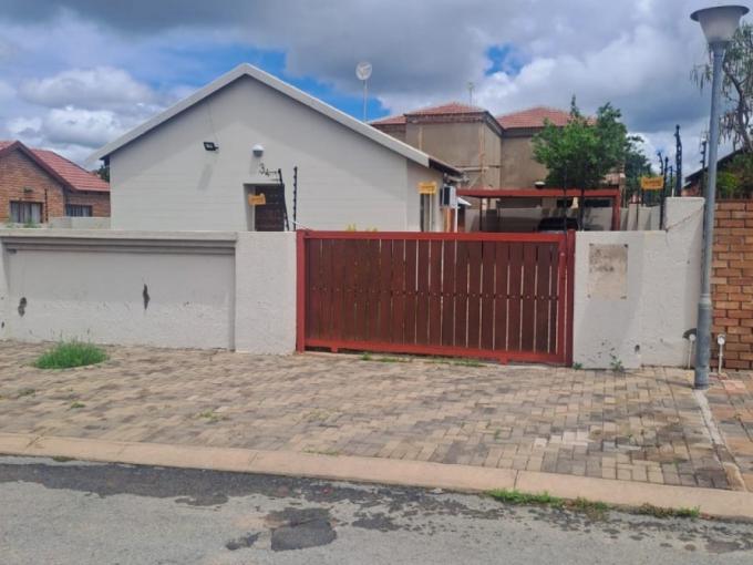 2 Bedroom House for Sale For Sale in Polokwane - MR663237