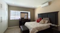 Main Bedroom - 23 square meters of property in Glen Hills