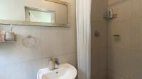 Main Bathroom - 3 square meters of property in Glen Hills