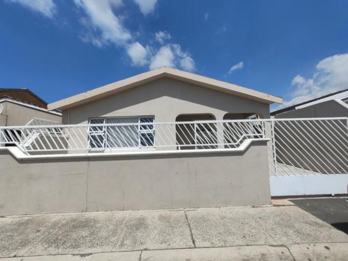 2 Bedroom House to Rent in Mitchells Plain - Property to rent - MR663298