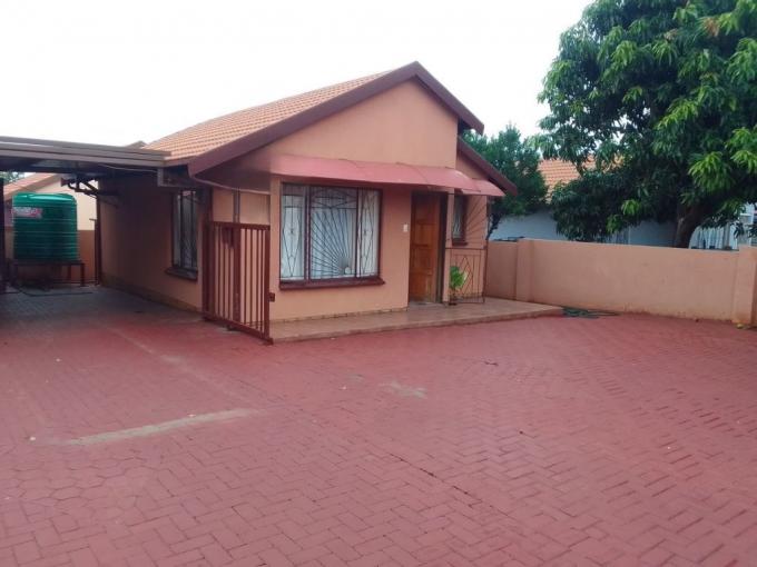 2 Bedroom House for Sale For Sale in Geelhoutpark - MR663331