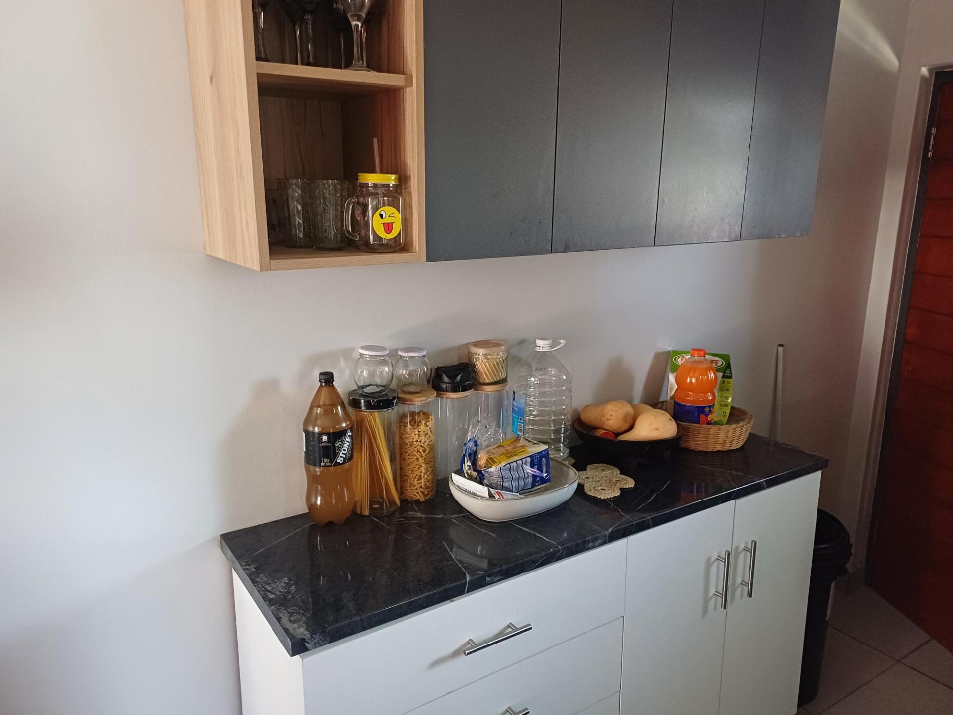 Kitchen of property in Scottsdene