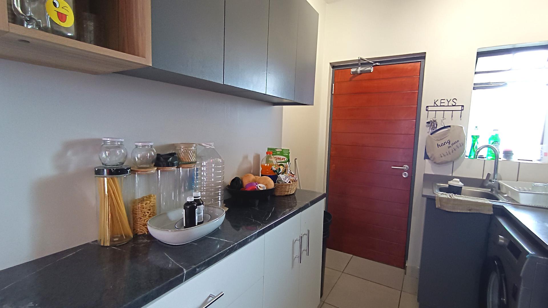 Kitchen - 6 square meters of property in Scottsdene