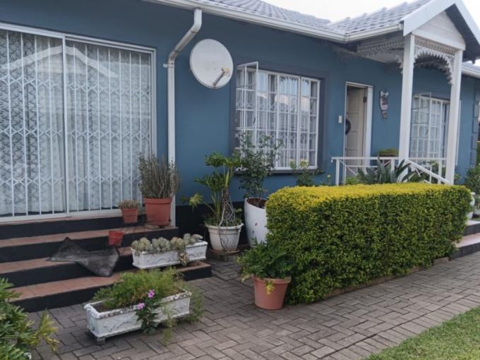 3 Bedroom Simplex for Sale For Sale in Waterval East - MR663477