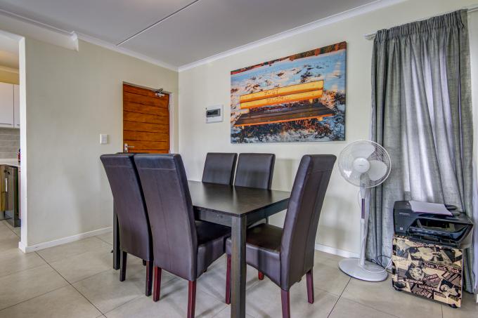 2 Bedroom Apartment for Sale For Sale in Modderfontein - MR663508