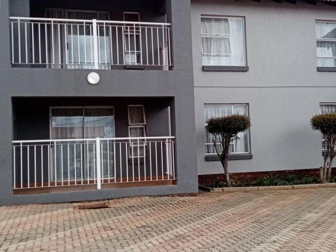 2 Bedroom Apartment for Sale For Sale in Rensburg - MR663676