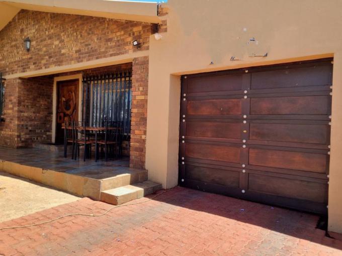 5 Bedroom House for Sale For Sale in Laudium - MR663677