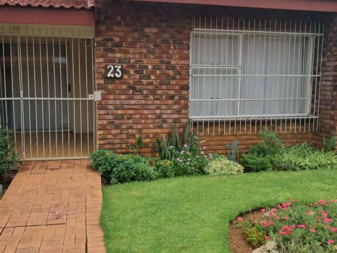 2 Bedroom Sectional Title for Sale For Sale in Klerksdorp Industrial - MR663715